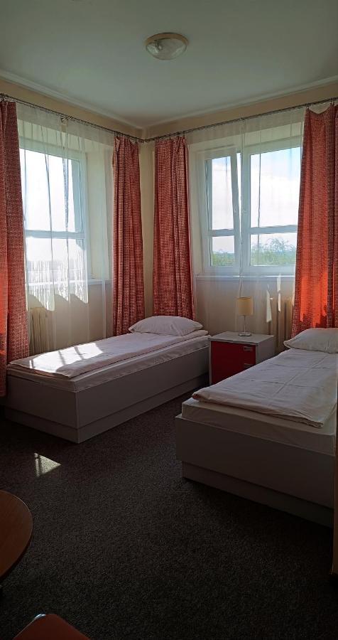 Sami Swoi Kutno Hostel Exterior photo